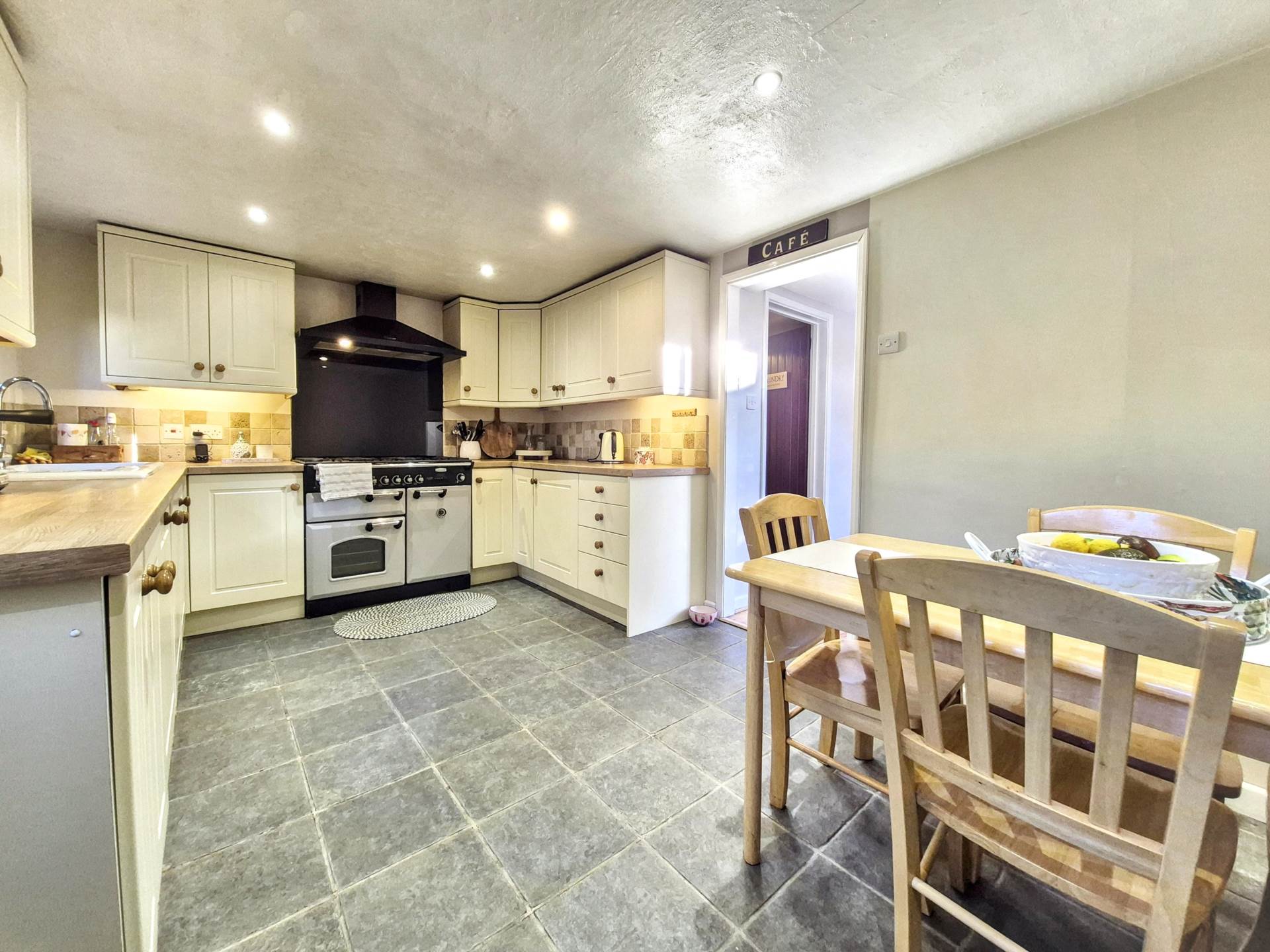 Main Road, Bredon, Tewkesbury, Gloucestershire, Image 9