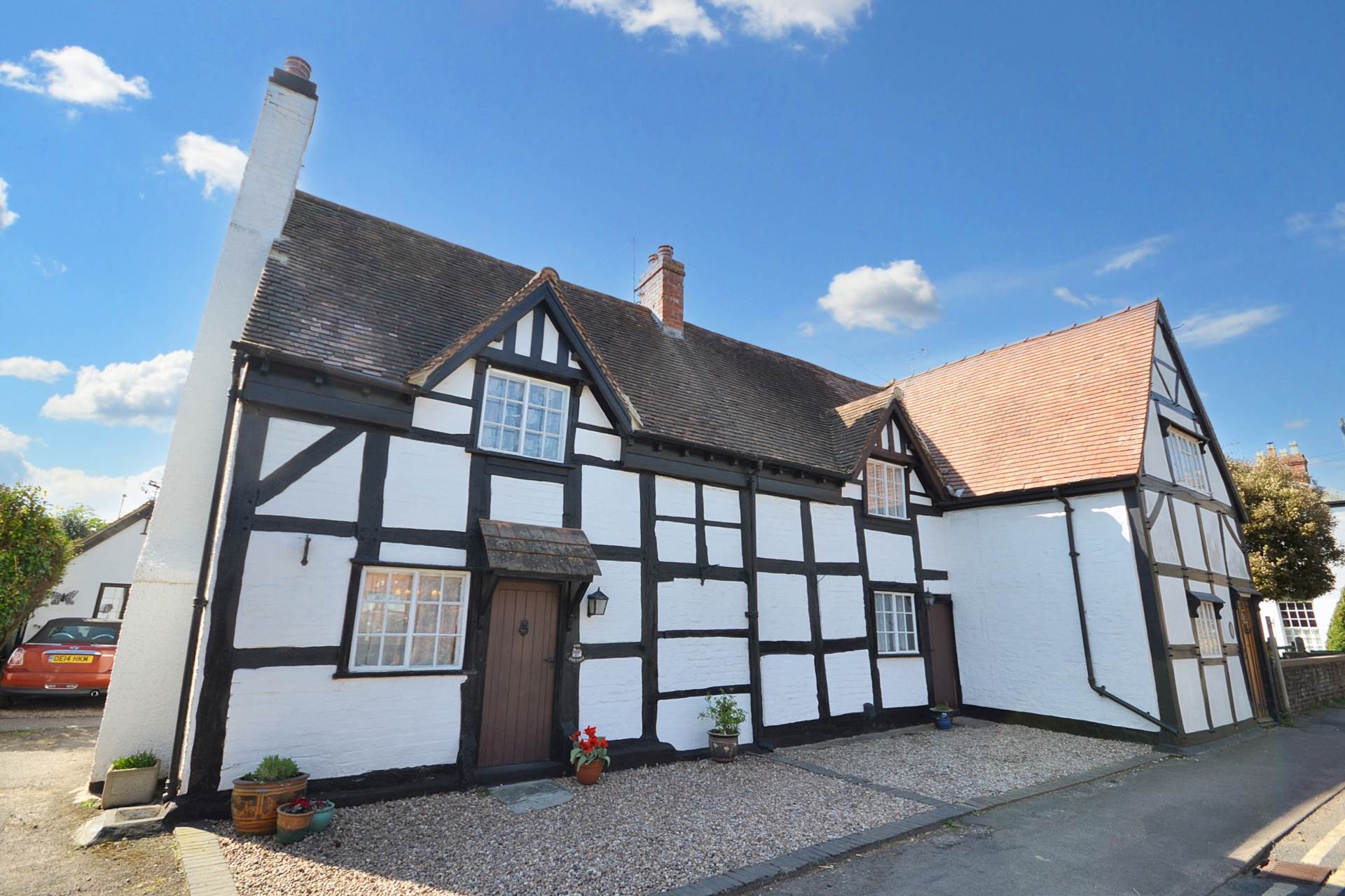 A three bedroom cottage with detached one bedroom annex, Image 1