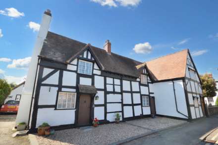 4 Bedroom Semi-Detached, A three bedroom cottage with detached one bedroom annex