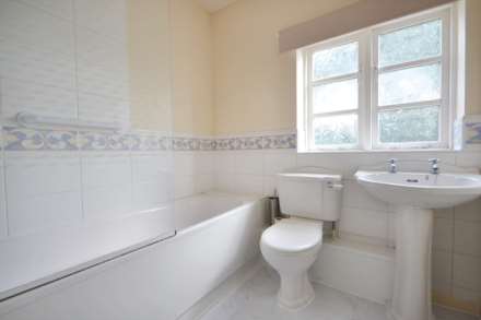 Wakeman Close, Tewkesbury, Gloucestershire, Image 16