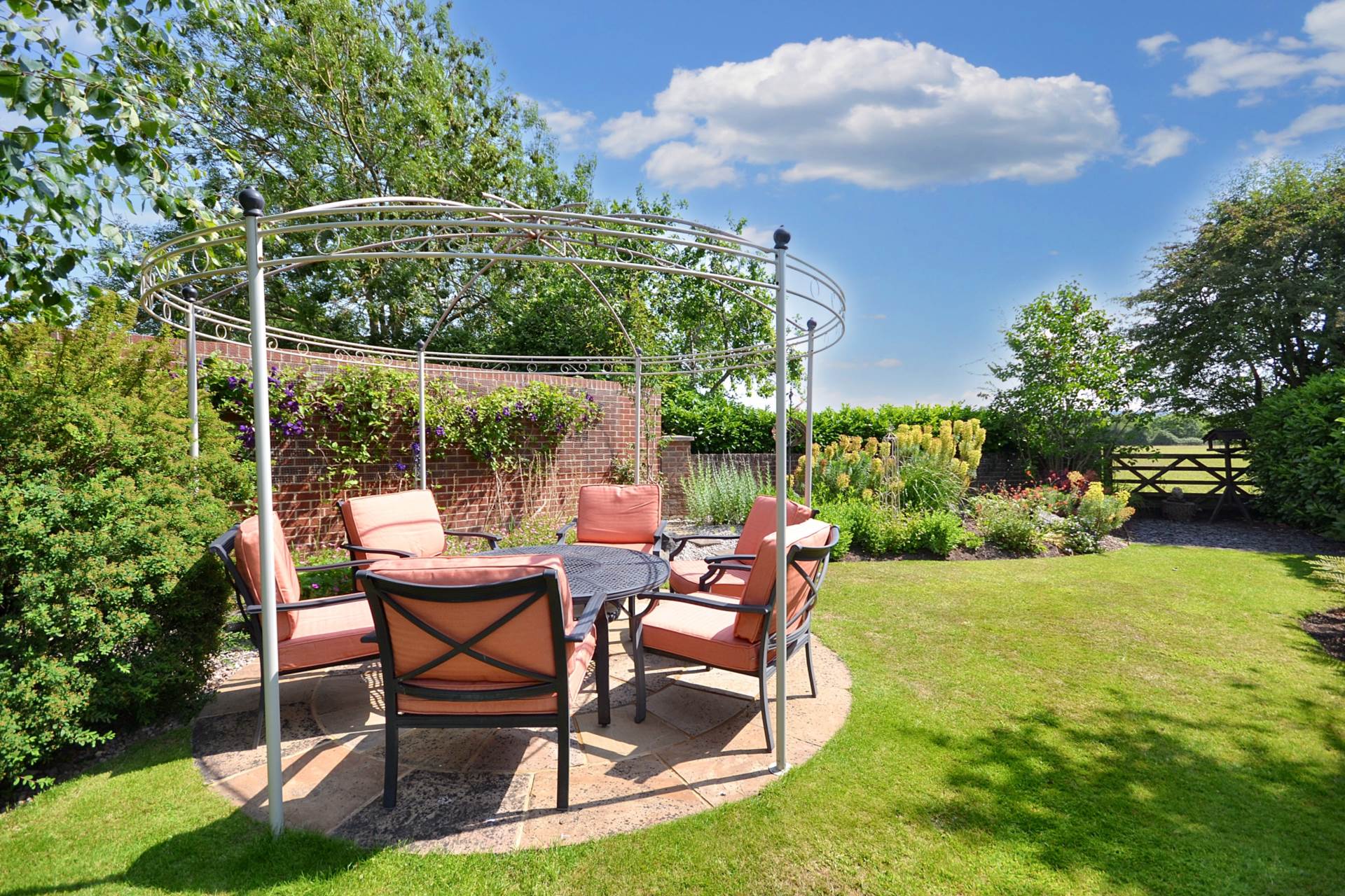 Hill View Road, Strensham, Worcestershire, Image 33