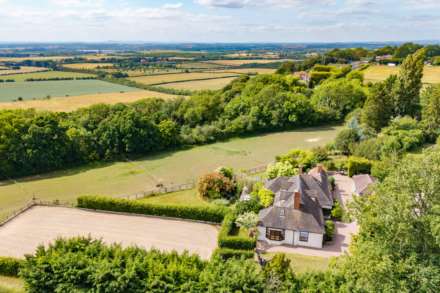 Equestrian property with 3.78 acres, stable block and 40m x 20m arena