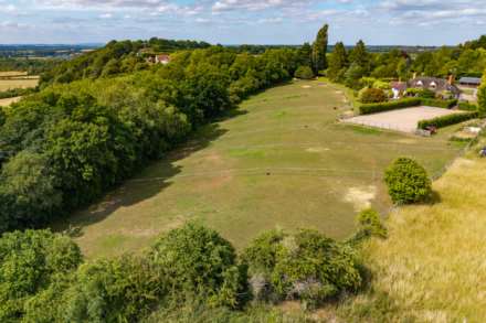 Equestrian property with 3.78 acres, stable block and 40m x 20m arena, Image 2