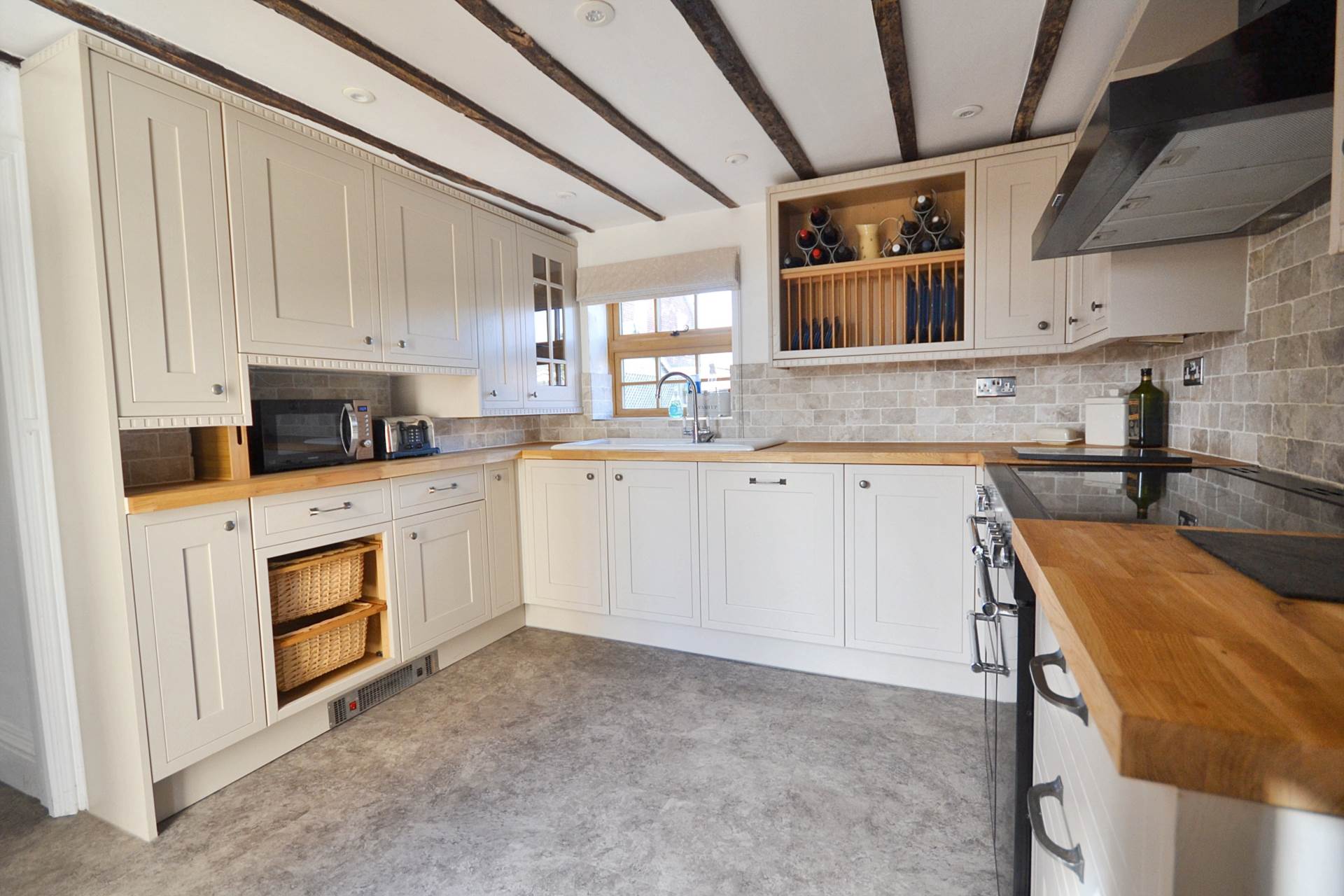 Aston Cross, Tewkesbury, Gloucestershire, Image 9