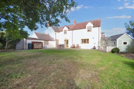 Aston Cross, Tewkesbury, Gloucestershire, Image 1