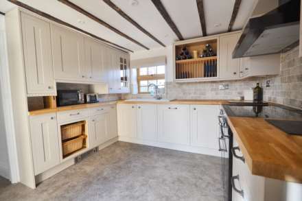 Aston Cross, Tewkesbury, Gloucestershire, Image 9