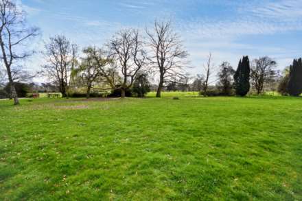 Twyning Manor, Twyning Tewkesbury, Gloucestershire, Image 2