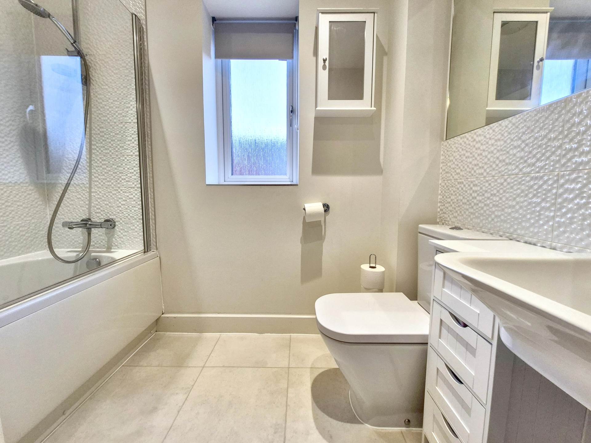 Sayers Court, Stoke Orchard, Cheltenham, Gloucestershire, Image 13