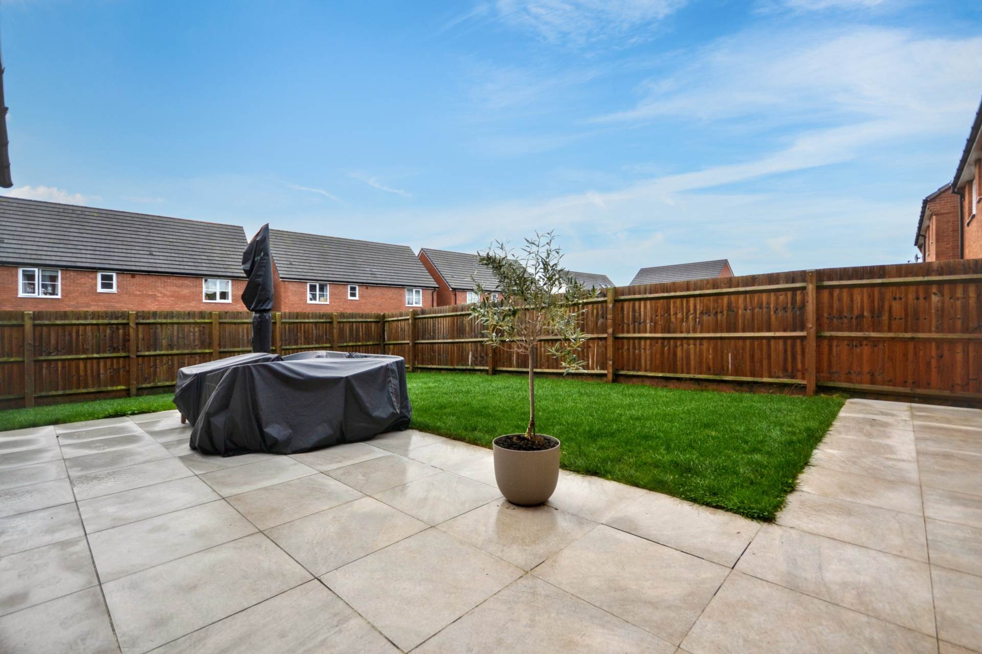 Ashton Crescent, Tewkesbury, Gloucestershire, Image 11