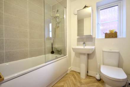 Ashton Crescent, Tewkesbury, Gloucestershire, Image 19