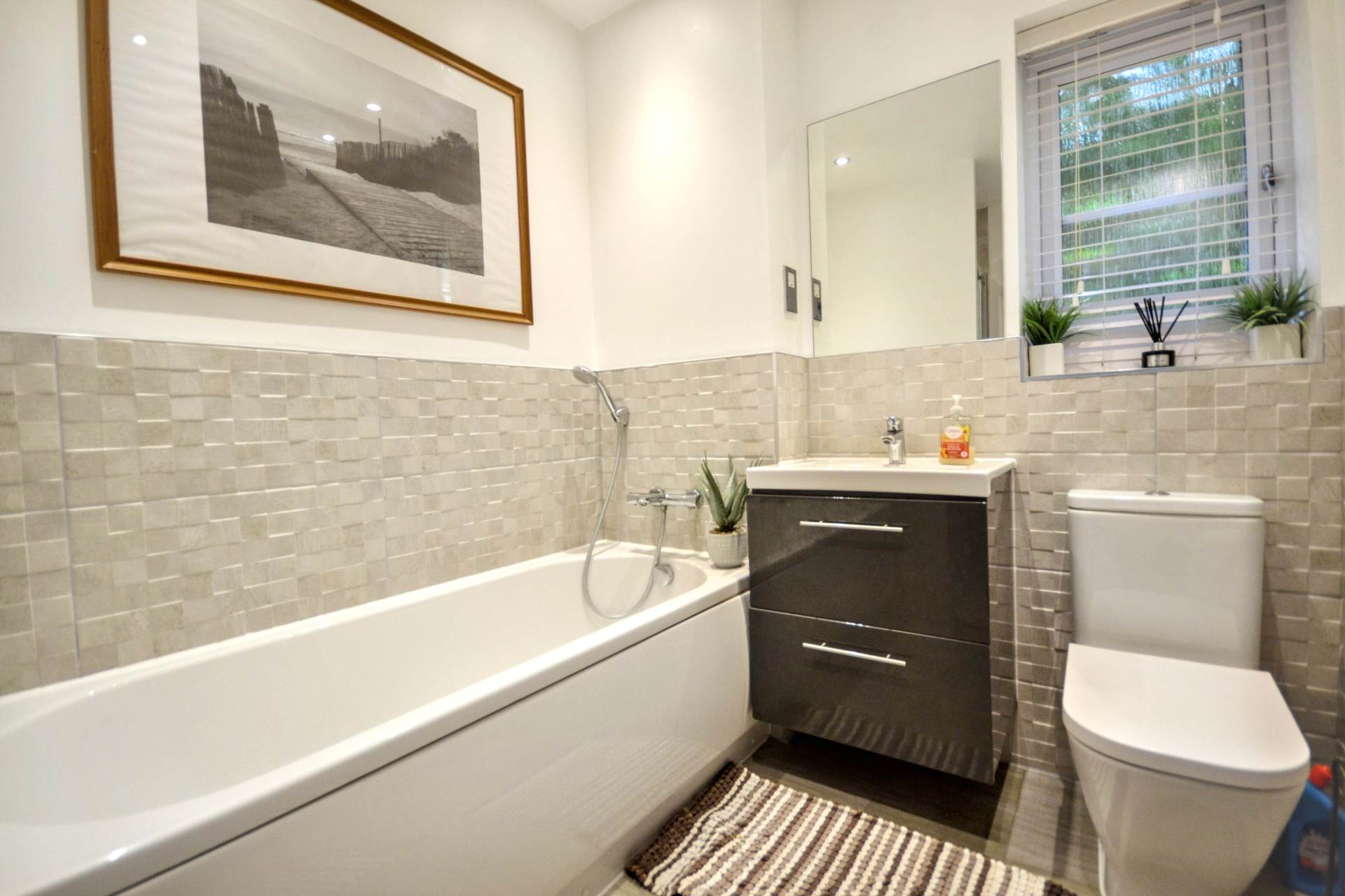 Feddon Close, Stoke Orchard, Cheltenham, Gloucestershire, Image 11