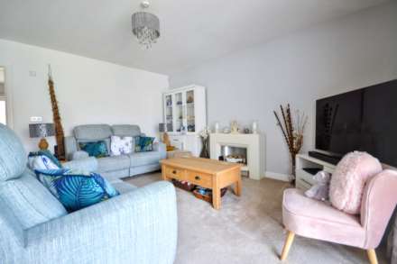 Feddon Close, Stoke Orchard, Cheltenham, Gloucestershire, Image 6