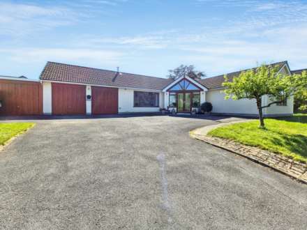 Pass Street, Eckington, Worcestershire, Image 1