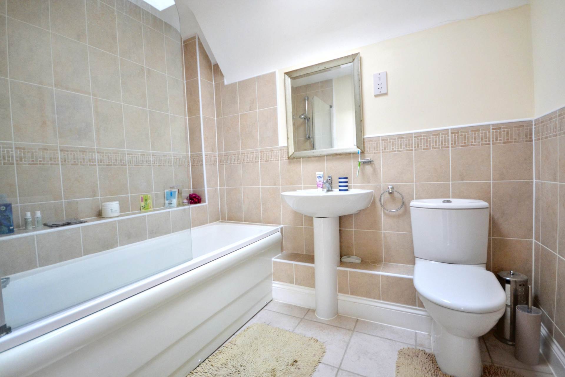 Coppins Court, Bourton On The Water, Cheltenham, Image 20