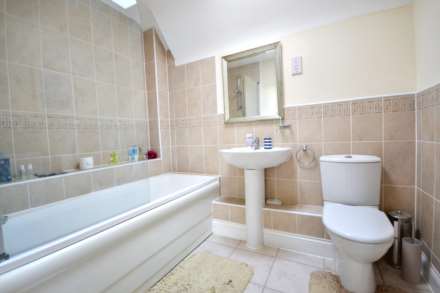 Coppins Court, Bourton On The Water, Cheltenham, Image 20