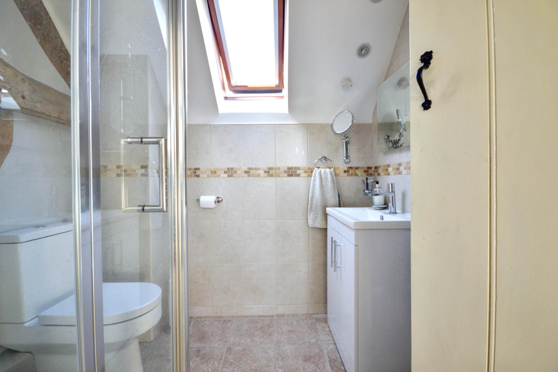 Deerfold Court, Besford, Worcestershire, Image 12