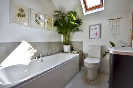 Deerfold Court, Besford, Worcestershire, Image 15