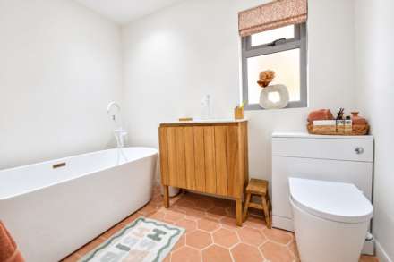 Station Road, Eckington, Worcestershire, Image 13