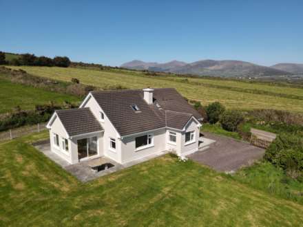 5 Bedroom Detached, Ballymore West, Ventry