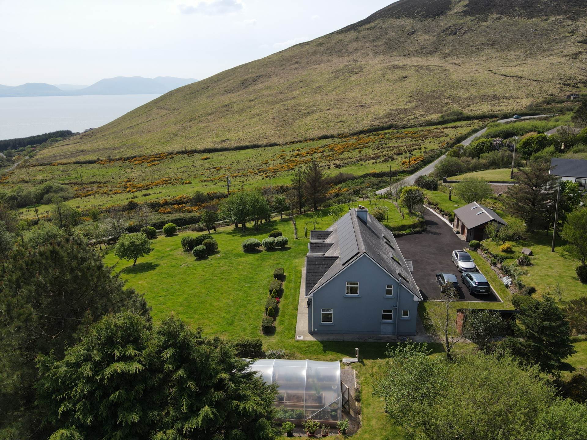 Inch West, Inch, Image 5