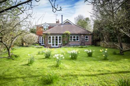 5 Bedroom Detached, Henwood Green Road, Pembury