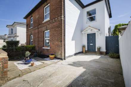 Bedford Road, Southborough, Image 17