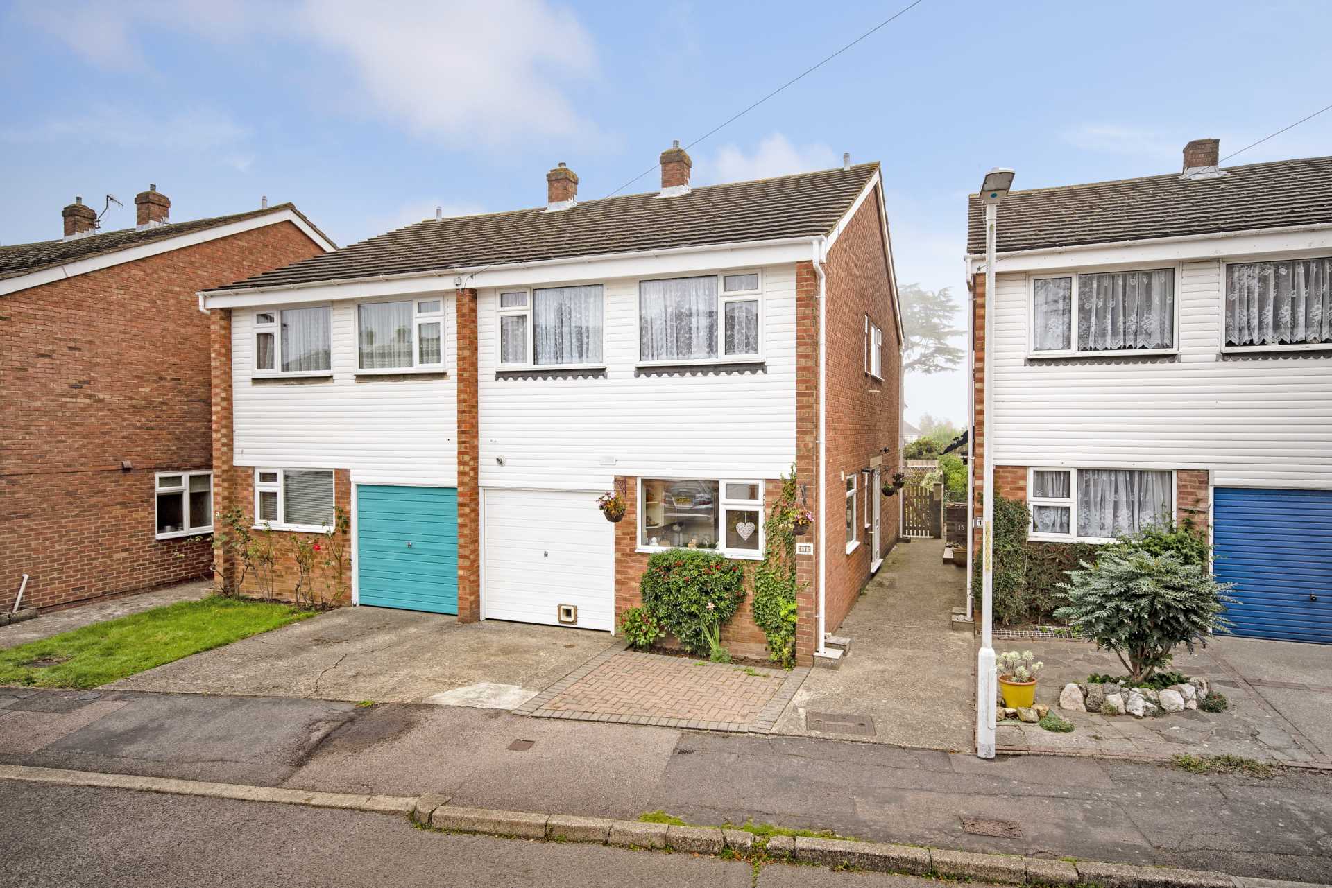 Oak End Close, Southborough, Image 1