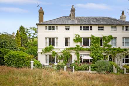 4 Bedroom Terrace, Glenmore Place, Southborough Common