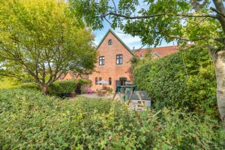 4 Bedroom Barn Conversion, Home Farm Close, Leigh