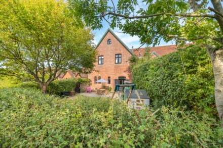 4 Bedroom Barn Conversion, Home Farm Close, Leigh