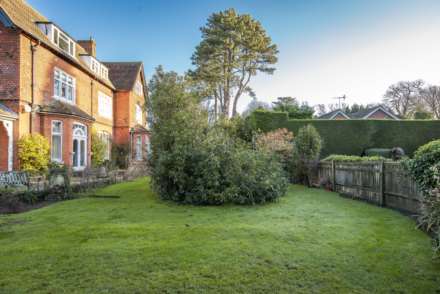 Thornfield Gardens, Tunbridge Wells, Image 14