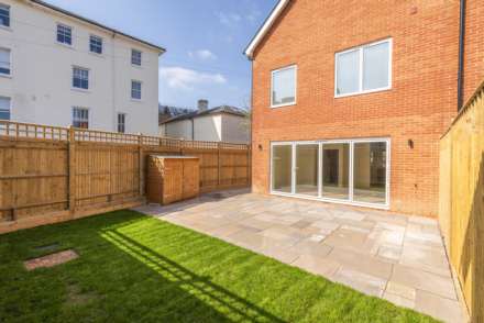 Grosvenor Mews, Tunbridge Wells (central location), Image 15