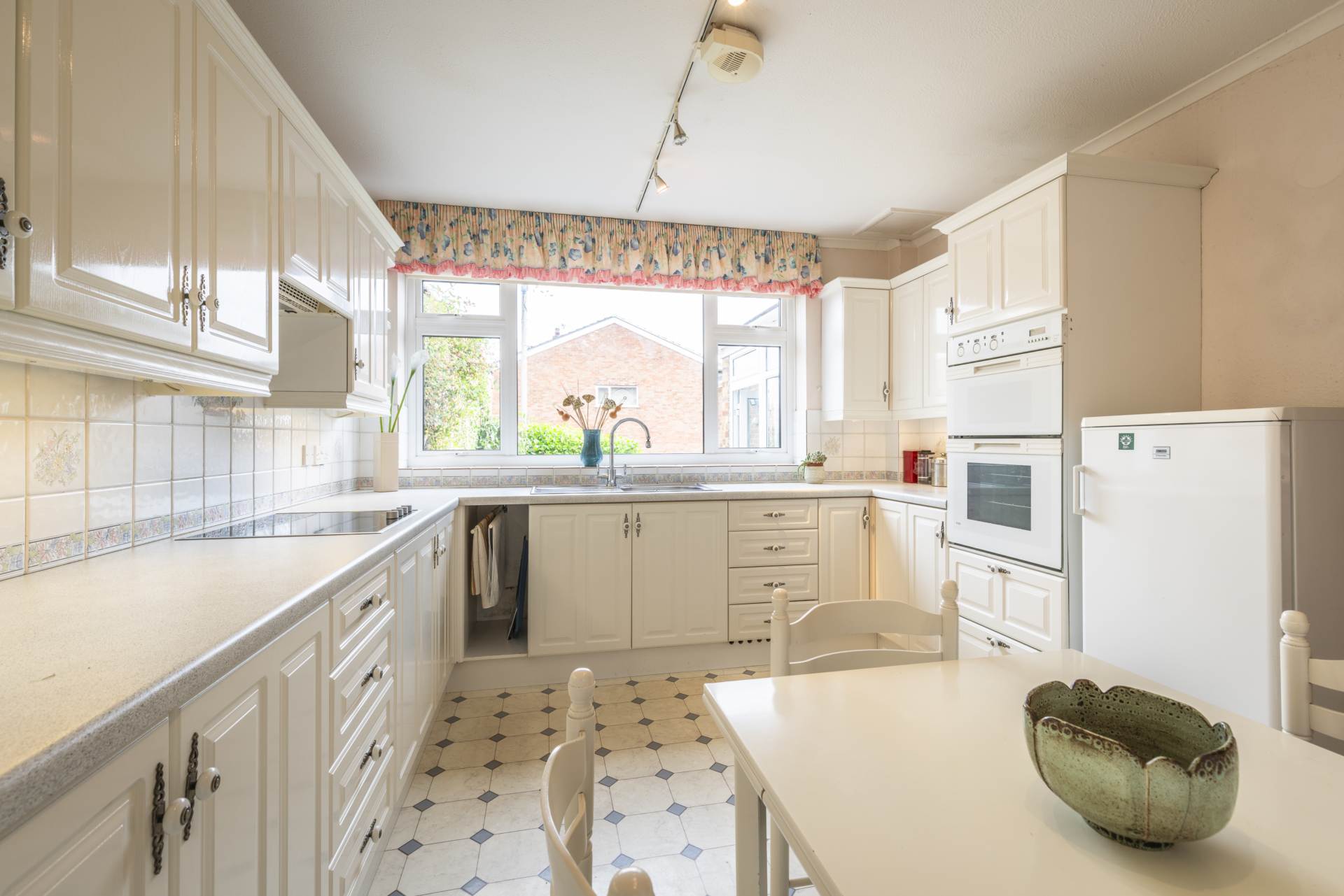 Fernhurst Crescent, Tunbridge Wells, Image 2