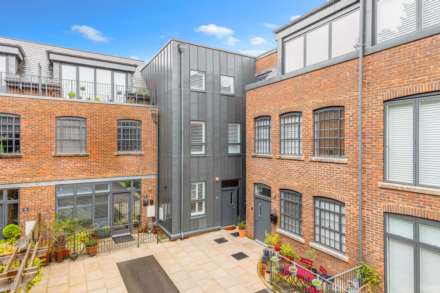 Phoenix Yard, Tunbridge Wells (no chain)