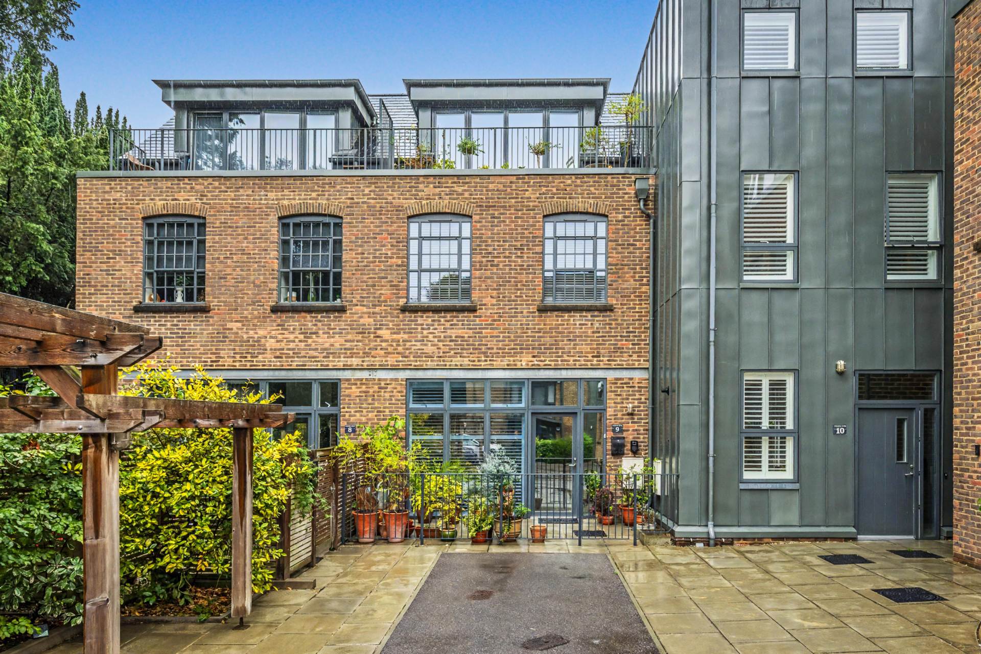 Phoenix Yard, Tunbridge Wells (no chain), Image 1