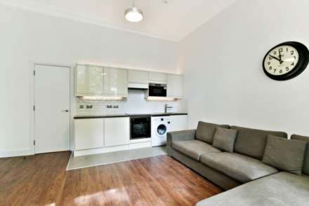 1 Bedroom Apartment, Gloucester Gardens , Bayswater , Paddington , Porchester Terrace North W2