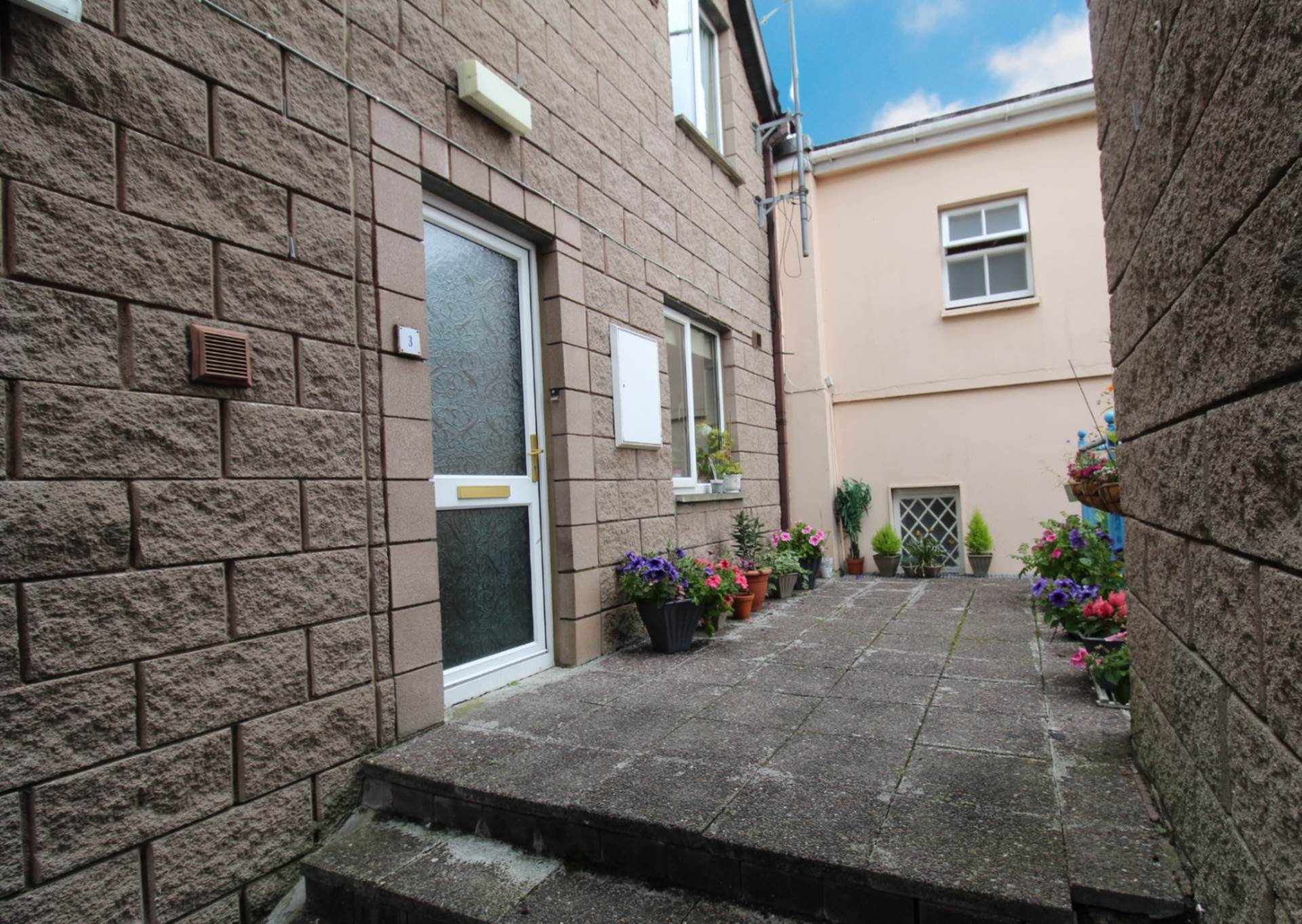 3 O`Donovan`s Courtyard, High Street, Killarney