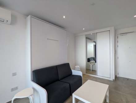 E1, Image 3