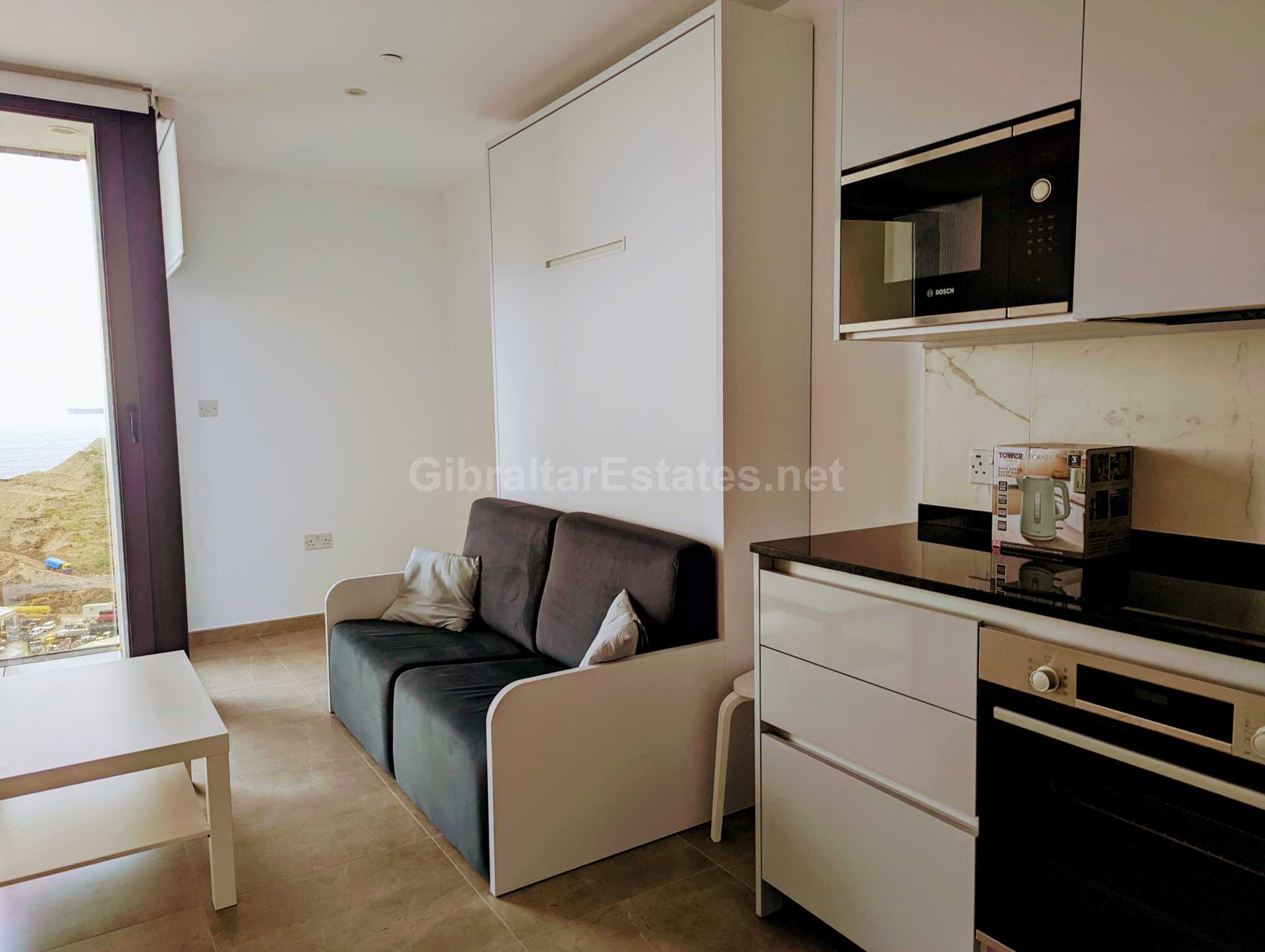 E1, Image 3