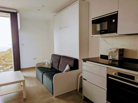 E1, Image 3
