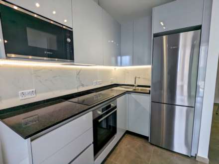 E1, Image 5