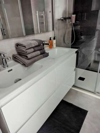 E1, Image 7