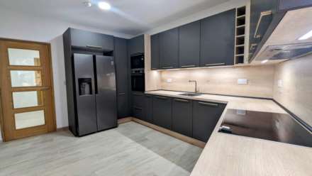 3 Bedroom Apartment, Upper Town