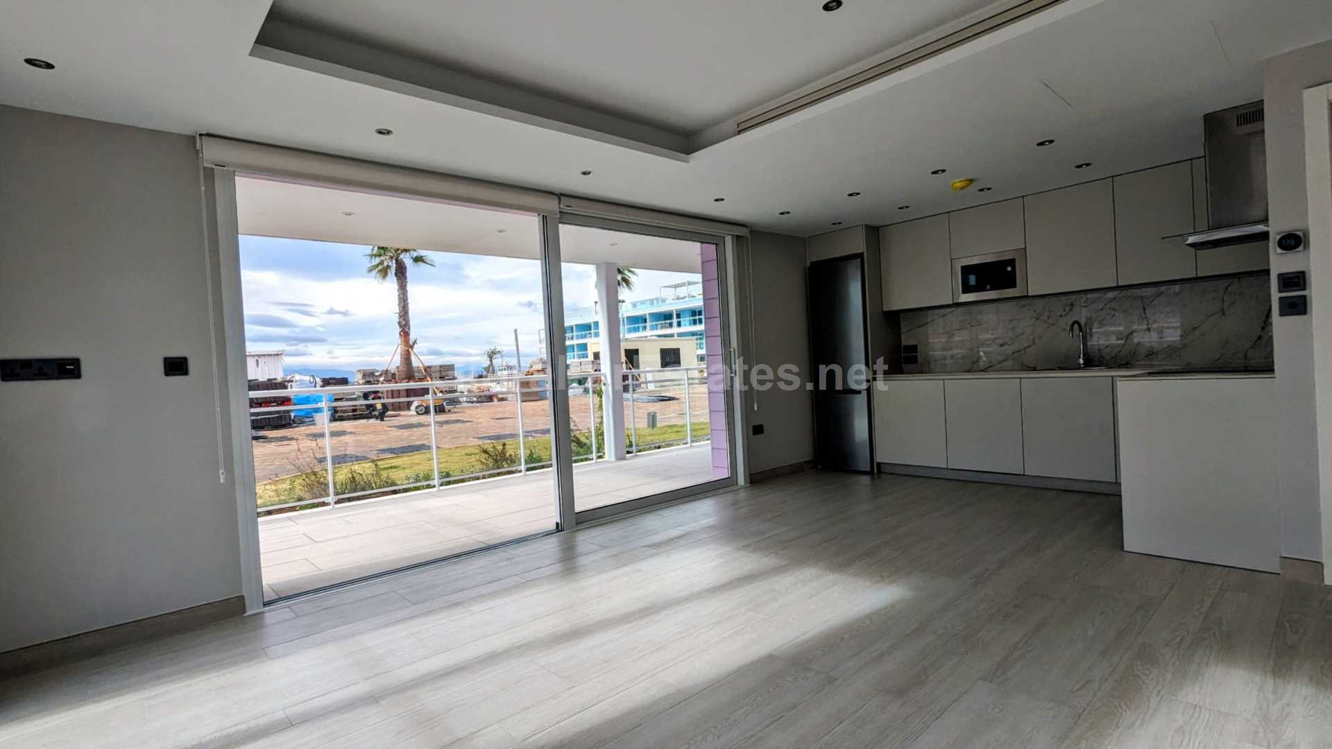 Marina Club, Image 1