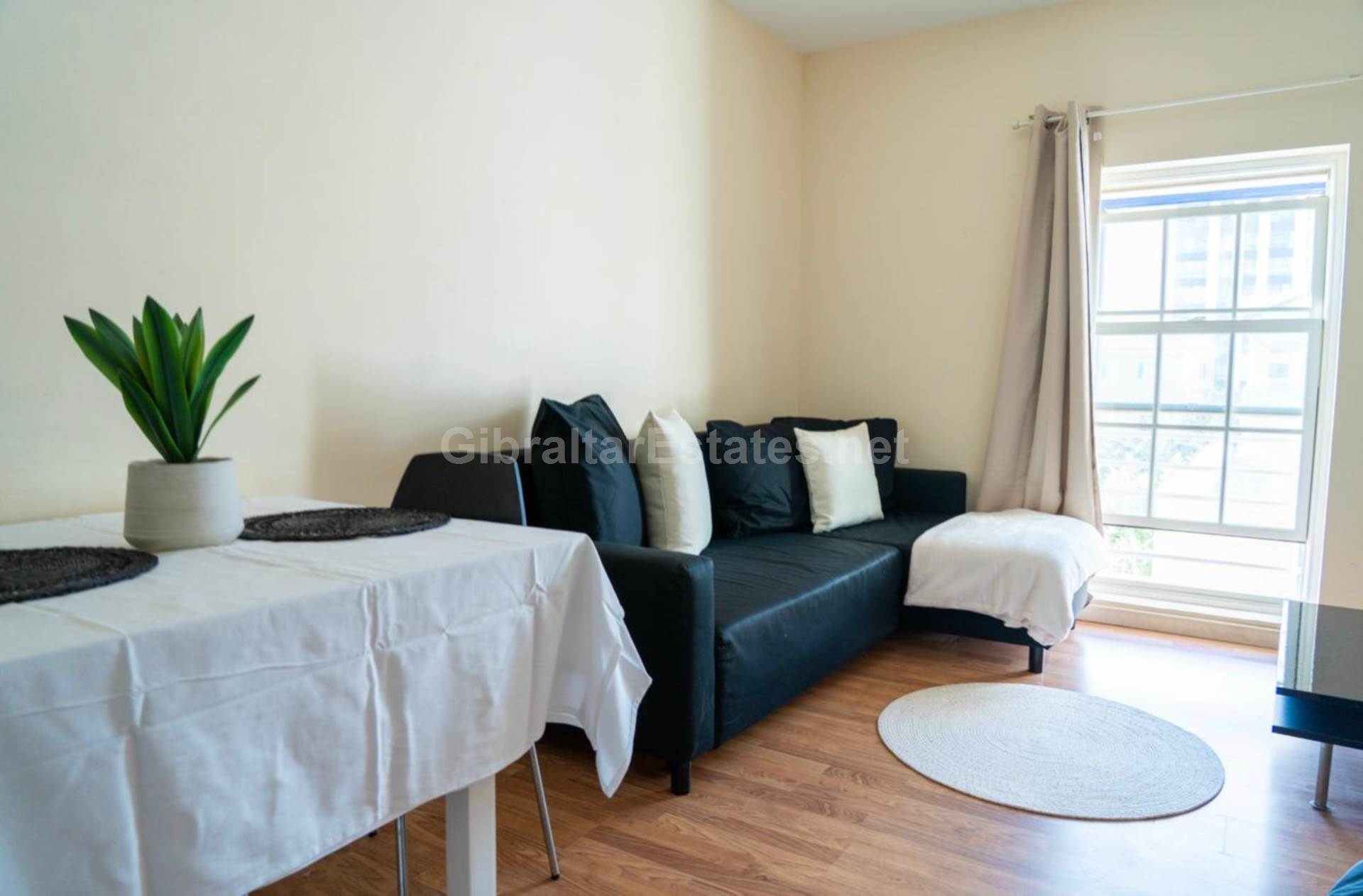 Cornwalls Lane, Town Area, Image 3