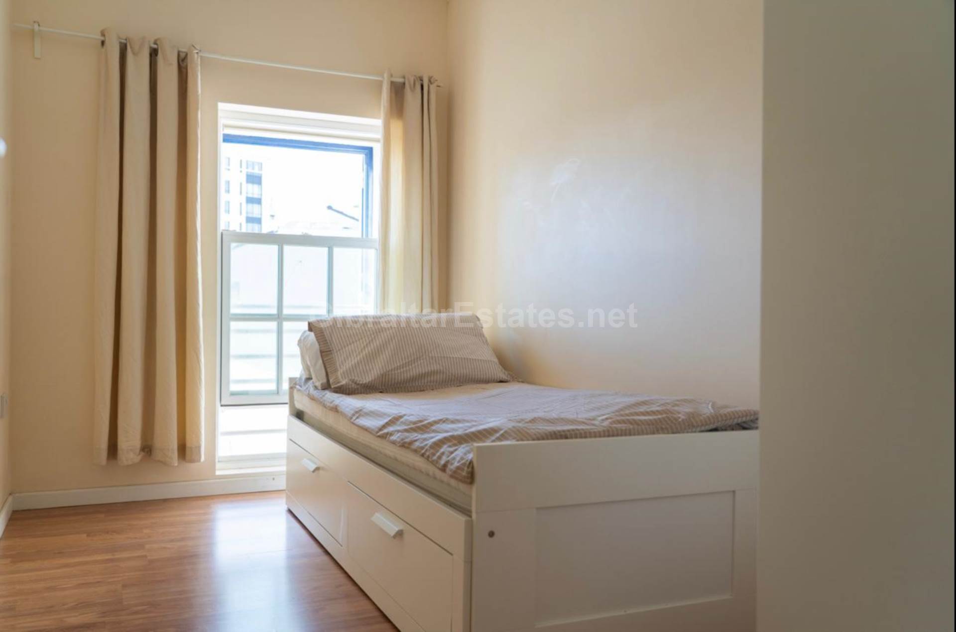 Cornwalls Lane, Town Area, Image 5