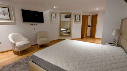 Penthouse, Ocean Village, Image 12