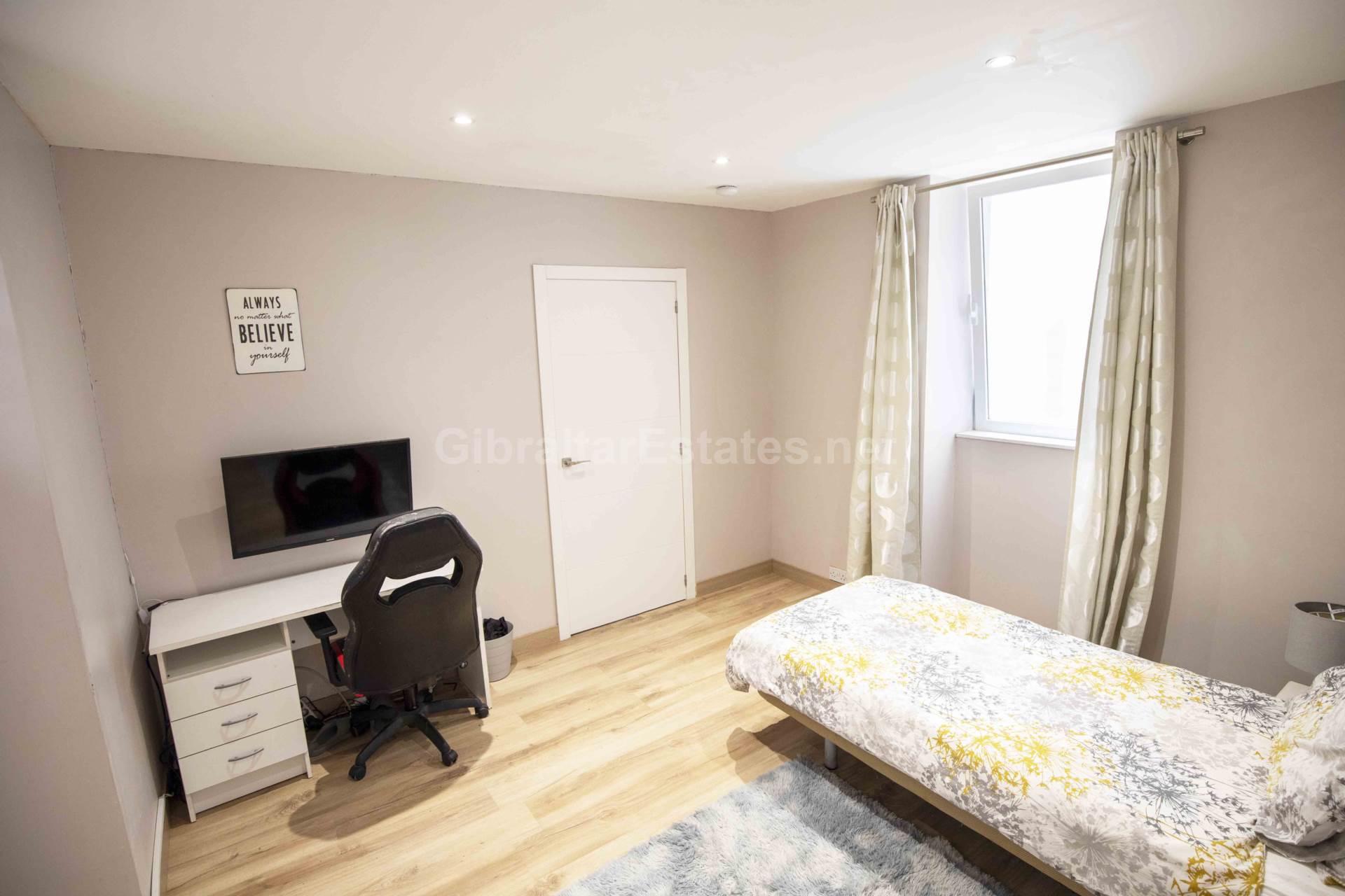 Upper Town /   Private Parking with Direct Access to the Property, Image 16