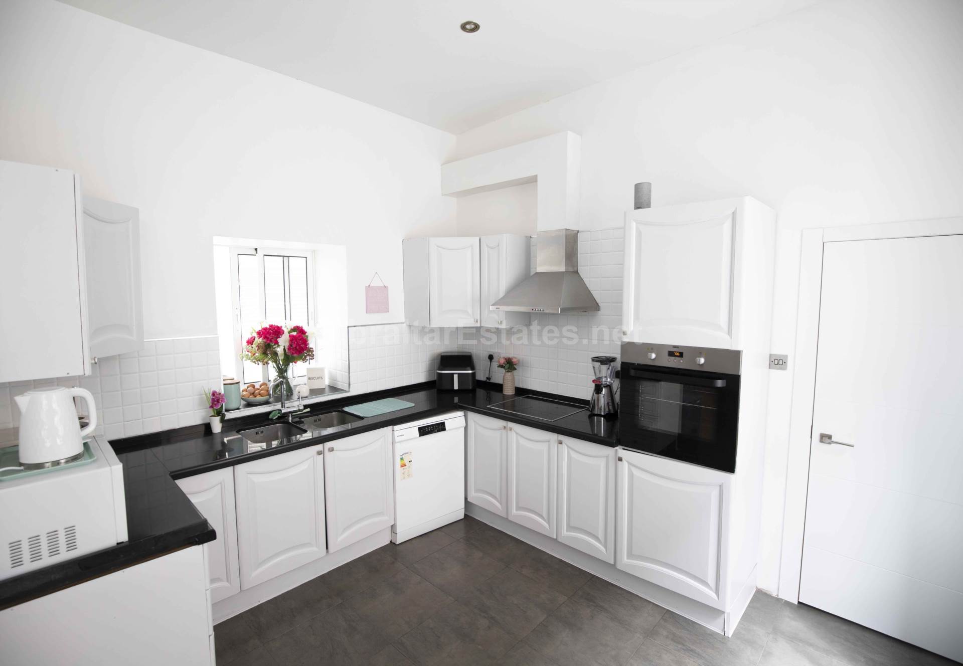 Upper Town /   Private Parking with Direct Access to the Property, Image 2