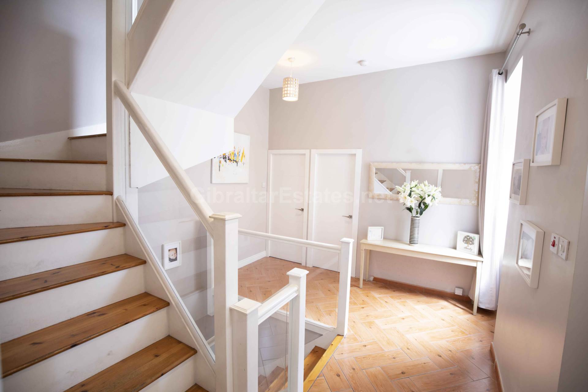 Upper Town /   Private Parking with Direct Access to the Property, Image 7